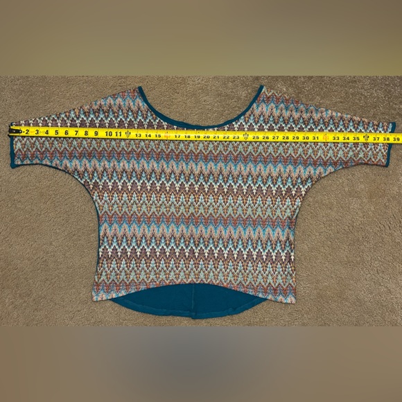 Large High-Low Short Sleeve Shirt - Picture 6 of 6